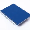 Cuaderno Atlanta con cubierta dura de PU suave al tacto y encuadernación de espiral con 80 hojas rayadas. Azul perfil