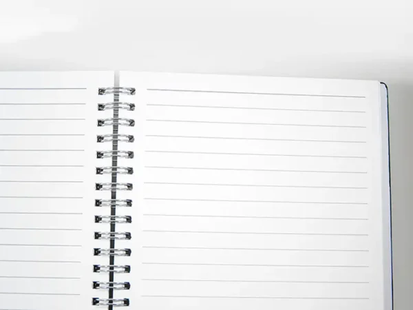 Cuaderno Atlanta con cubierta dura de PU suave al tacto y encuadernación de espiral con 80 hojas rayadas. Interiores