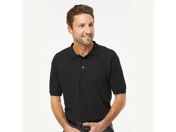 PLAYERAS TIPO POLO de piqué 100% algodón ring spun de 230 gr con cuello tejido y 3 botones para uniformes corporativos.