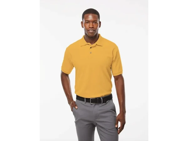 PLAYERAS TIPO POLO de piqué 100% algodón ring spun de 230 gr con cuello tejido y 3 botones para uniformes corporativos.