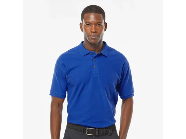 PLAYERAS TIPO POLO de piqué 100% algodón ring spun de 230 gr con cuello tejido y 3 botones para uniformes corporativos.
