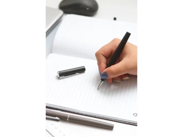 Bolígrafo Sater de aluminio con acabado metálico brillante Usos.