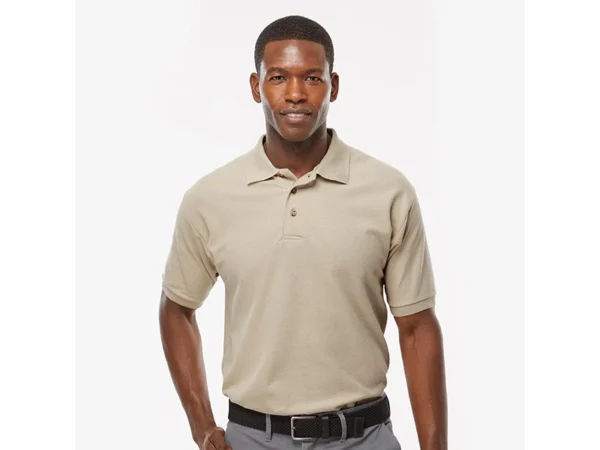 PLAYERAS TIPO POLO de piqué 100% algodón ring spun de 230 gr con cuello tejido y 3 botones para uniformes corporativos.