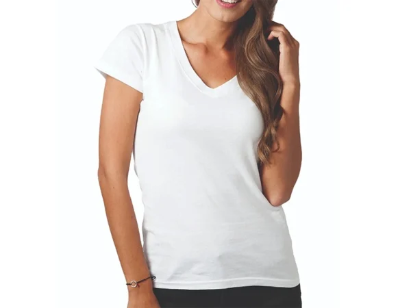Playera Cuello En V de algodón premium de 150 gr para uniformes y regalos corporativos.