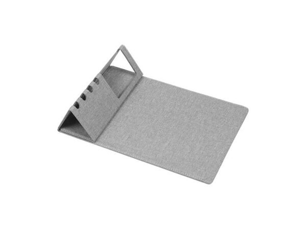 Organizador Astano de poliéster reciclado con mouse pad integrado, accesorio de oficina sustentable personalizado, organizador profesional para regalos institucionales.