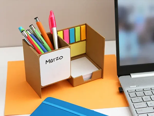 Organizador Serrat de papel kraft con pizarra blanca - Accesorios de Escritorio - Dot Factory