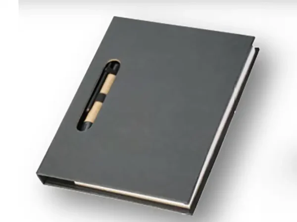 Block Pad Loreto de cartón reciclado con notas adhesivas, fechador y mini bolígrafo ecológico.