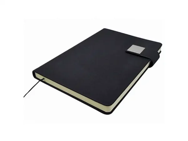 Libreta Sevilla negra con cierre magnético y placa para personalizar (vista panorámica)