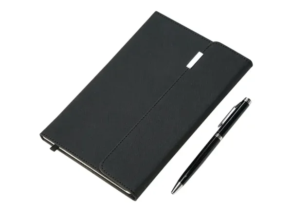 Set Estambul negro con libreta y bolígrafo, vista frontal, set corporativo personalizado con logotipo Foto de costado