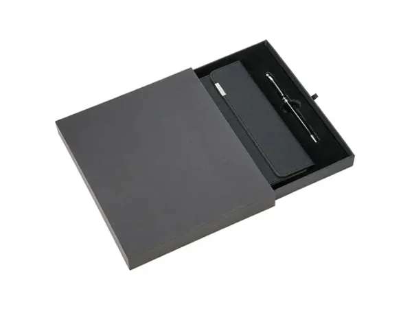 Set Estambul negro con libreta y bolígrafo, vista frontal, set corporativo personalizado con logotipo Interior de la caja