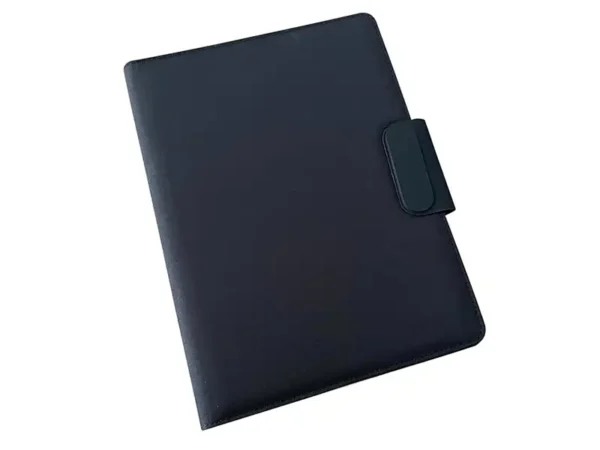 Detalle de placa para personalizar en Porta Documentos Ginebra, portafolio corporativo premium personalizado