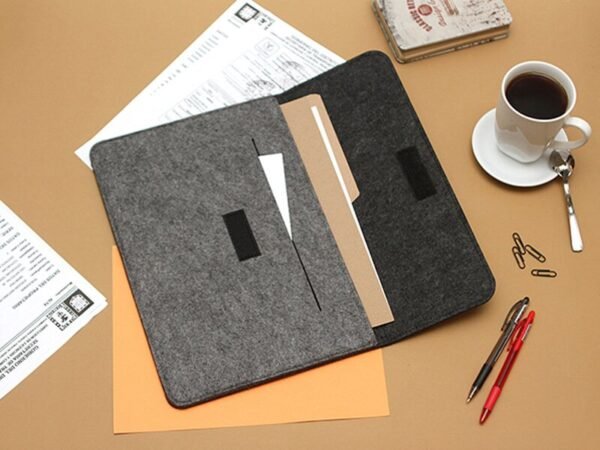 Funda Cariola para Laptop en Fieltro con Detalle de Curpiel - Dot Factory