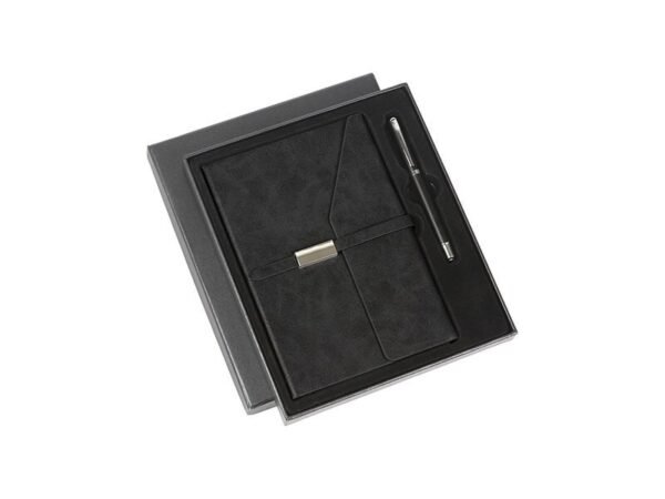 Carpeta Cattel de curpiel personalizada con libreta de 100 hojas y bolígrafo metálico, set de bienvenida corporativo premium, kit de onboarding para colaboradores en caja individual.