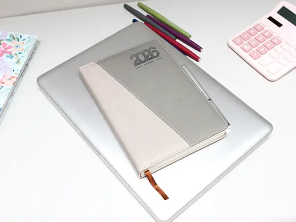 Agenda Diaria Cameri 2026 Set con Pluma y Caja de Regalo - Dot Factory