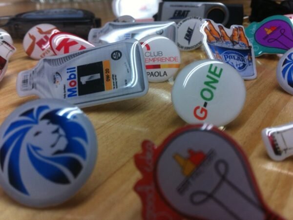 Etiquetas en gota de resina con efecto 3D brillante y doming, calcomanías personalizadas de poliuretano para interiores, distintivos resinados con impresión a todo color.