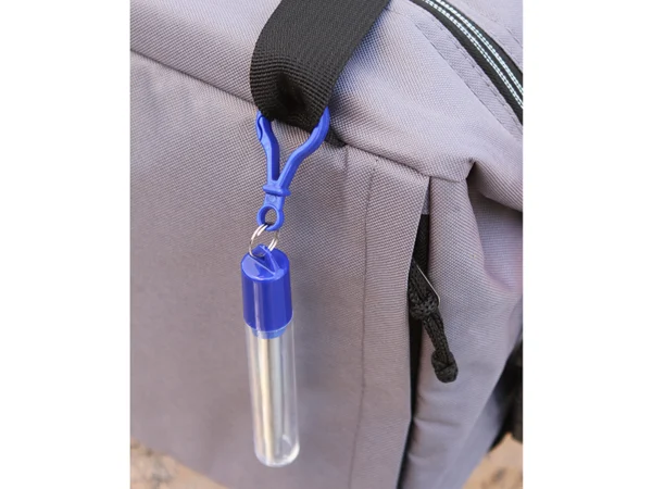 Popote de acero inoxidable retráctil con cepillo limpiador en estuche de acrílico con arnés