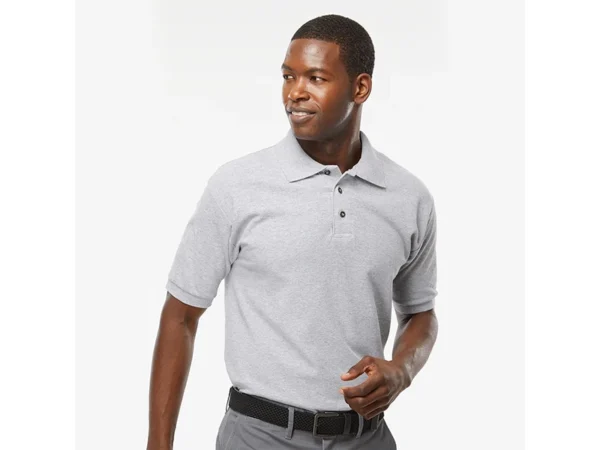 PLAYERAS TIPO POLO de piqué 100% algodón ring spun de 230 gr con cuello tejido y 3 botones para uniformes corporativos.