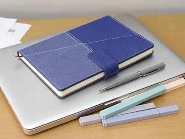 Libreta Haima bi-tono en curpiel tamaño A5 con imán de cierre - Dot Factory