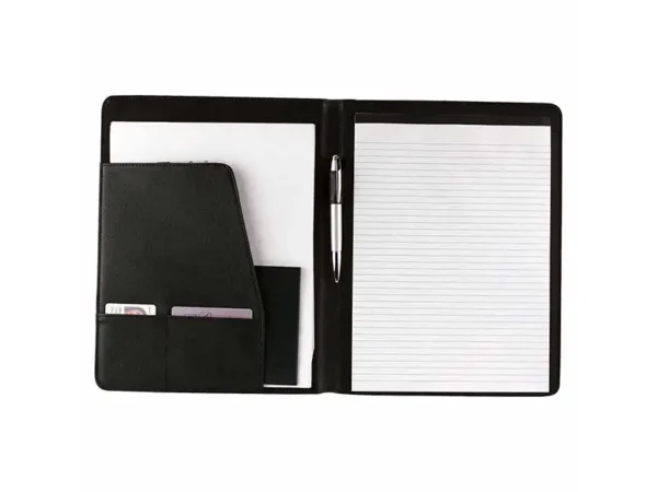 Carpeta Harbel de curpiel negro con block A4 y compartimentos organizadores para oficina y eventos. Libreta abierta de cerca