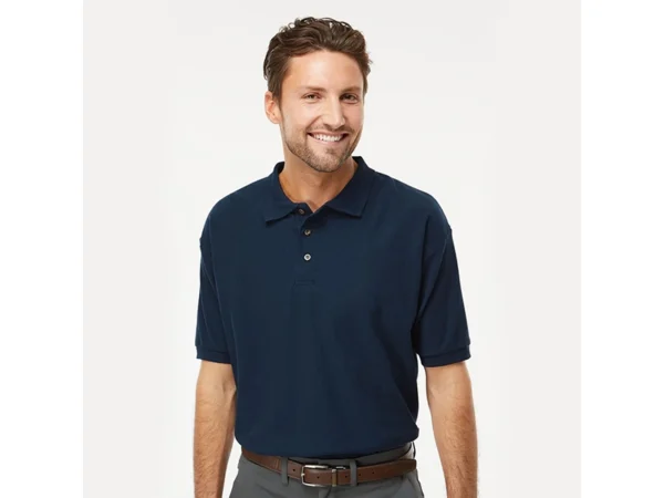 PLAYERAS TIPO POLO de piqué 100% algodón ring spun de 230 gr con cuello tejido y 3 botones para uniformes corporativos.
