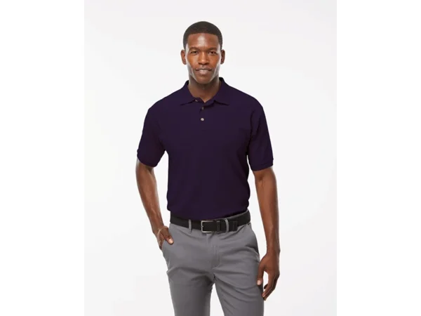 PLAYERAS TIPO POLO de piqué 100% algodón ring spun de 230 gr con cuello tejido y 3 botones para uniformes corporativos.