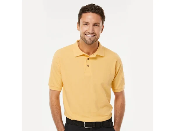 PLAYERAS TIPO POLO de piqué 100% algodón ring spun de 230 gr con cuello tejido y 3 botones para uniformes corporativos.