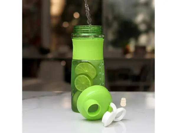 Botella Mezcladora de Tritan de 760 ml con medidor, agitador metálico y agarradera de silicón para deporte.