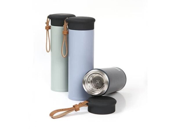 Termo Legazpi de acero inoxidable con doble pared y correa de piel para branding corporativo