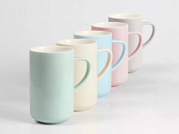 Taza Vailima de cerámica 650 ml con acabado brillante, taza personalizada apta para microondas para regalos institucionales y programas de fidelización.