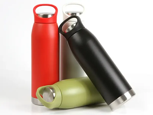 Termo Nasau de acero inoxidable de 680 ml con asa en la tapa y detalle plateado en la base.