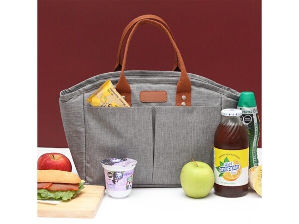 Bolsa térmica Cirella de poliéster y curpiel con forro de aluminio, lonchera ejecutiva personalizada para colaboradores y personal interno 31x18 cm.