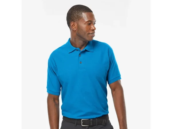 PLAYERAS TIPO POLO de piqué 100% algodón ring spun de 230 gr con cuello tejido y 3 botones para uniformes corporativos.