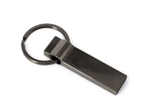 Memoria Usb Platinum metálica tipo llavero con aro integrado disponible en 8GB, 16GB, 32GB y 64GB.
