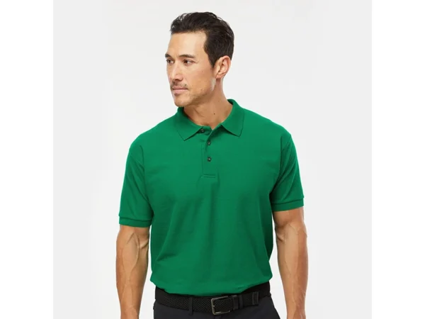PLAYERAS TIPO POLO de piqué 100% algodón ring spun de 230 gr con cuello tejido y 3 botones para uniformes corporativos.