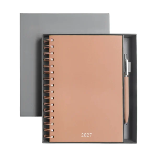 AGENDA DIARIA LETTE 2027 de curpiel con espiral metálico, bolígrafo metálico y caja tipo regalo incluidos, formato 14.5 x 21 cm