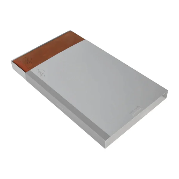 AGENDA DIARIA ULTRA 2027 en curpiel formato 20x27 cm con caja individual y 174 hojas de planeación diaria