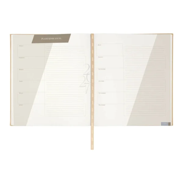 Agenda Ejecutiva Clásica 2027 de tapa en curpiel con área de impresión de 16 x 15 cm, formato 20.5 x 23.5 cm, con caja individual