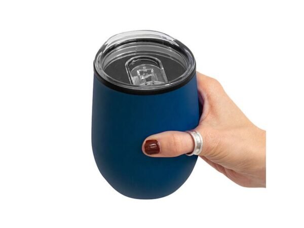 Mug Uma de acero inoxidable y plástico con pintura Powder Coat y tapa transparente, taza térmica personalizada con grabado láser plata para regalos empresariales.