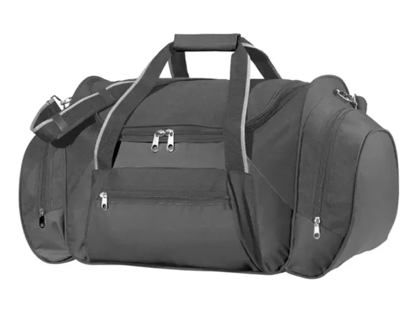 Maleta Deportiva Voyage negra de 45 litros con herrajes metálicos y correa desmontable.