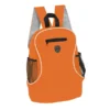 Mochila Track de Polyester 600D con capacidad de 16 litros, compartimento frontal y salida para audífonos.