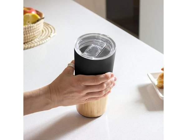 Mug Termico Nordico de acero inoxidable con detalles de bambú 600ml, termo doble pared al vacío con sistema antiderrame para fuerza de ventas, vaso térmico premium en caja Kraft.