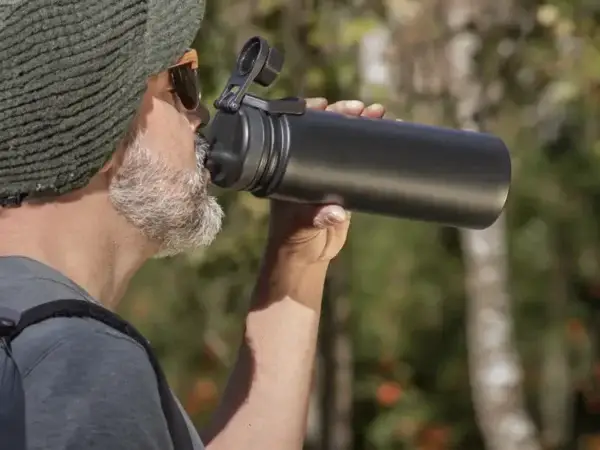 Botella Térmica King con manija plástica y tapa con anillo de silicona, botella térmica promocional premium Uso.