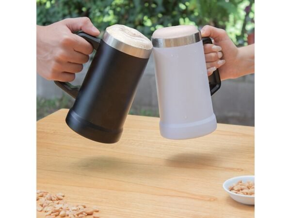 Jarro Cervecero Termico Oktober de acero inoxidable 700ml con doble pared al vacío, jarro térmico personalizado con pintura Powder Coat y mango ergonómico.