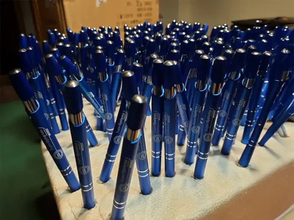 Bolígrafo Touch Glossy metálico retráctil - Aluminio de colores - Dot Factory