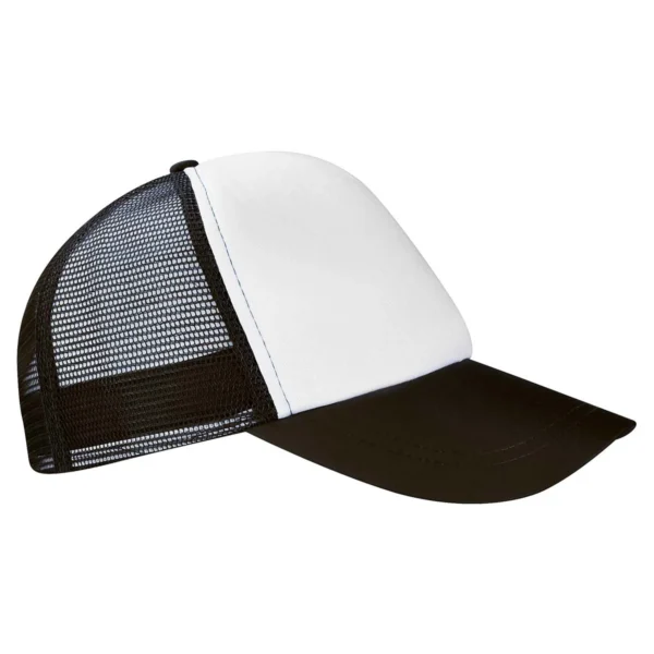 Gorra Trucker de 5 gajos en poliéster con panel trasero de malla y broche ajustable, con área de marcaje frontal de 10 x 4 cm