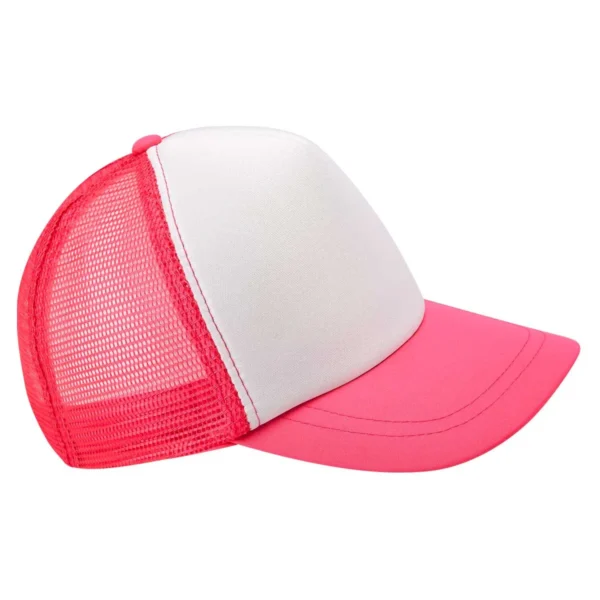 Gorra Trucker de 5 gajos en poliéster con panel trasero de malla y broche ajustable, con área de marcaje frontal de 10 x 4 cm