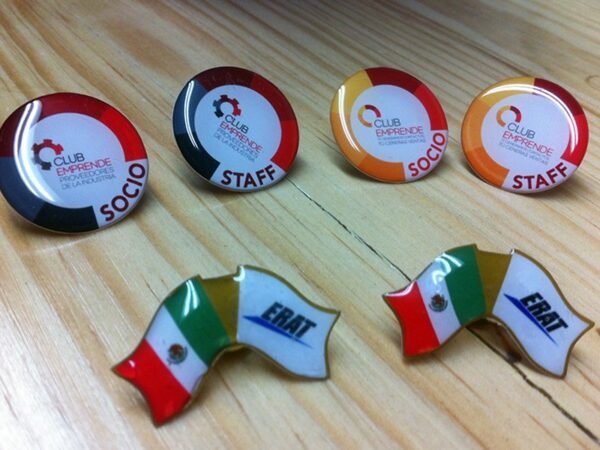 Etiquetas en gota de resina con efecto 3D brillante y doming, calcomanías personalizadas de poliuretano para interiores, distintivos resinados con impresión a todo color.