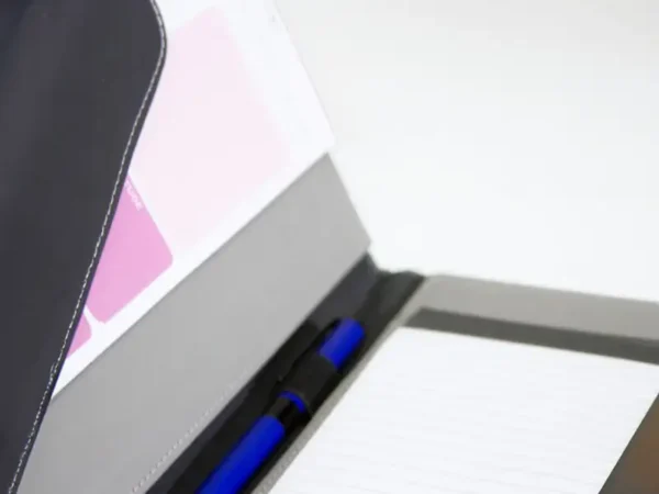 Carpeta Graz: Diseño Contemporáneo y Funcionalidad Esencial - Dot Factory