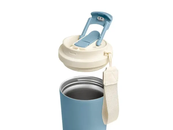 Tapa con sistema push y boquilla para popote del Termo Tharo