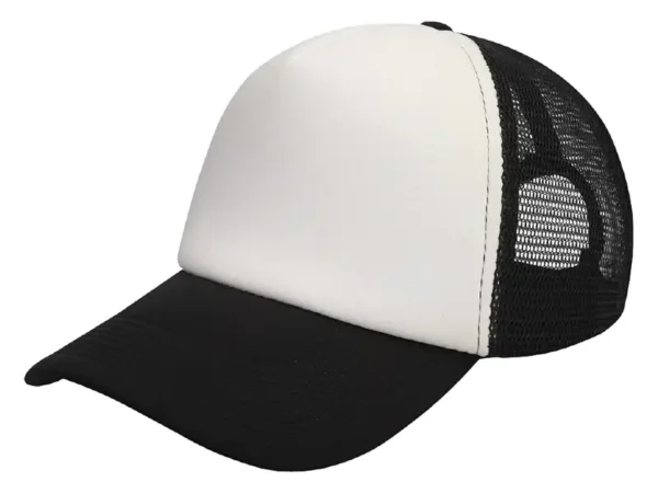 Gorra tipo trucker con frente de poliéster acolchado, malla de nylon transpirable y ajuste de plástico para personalización.